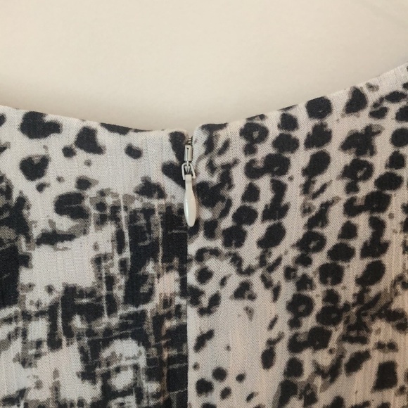 NWT Express Dress High-Lo SZ L V Neck Short Sleeve Blue/Gray/White Flowy - Picture 11 of 15